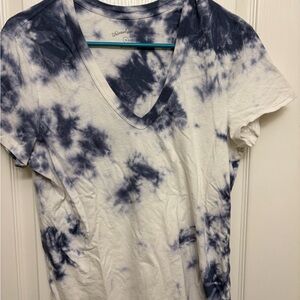 Universal Thread Women's Tie-Dye V-Neck Tee in White and Navy